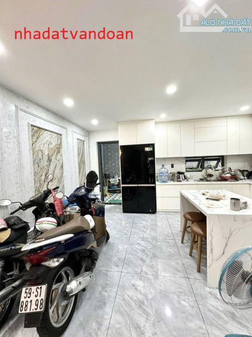 CƠ HỘI HIẾM! NHÀ ĐẸP HẺM PHAN SÀO NAM, P.11, TÂN BÌNH, THANG MÁY TRONG NHÀ - CHỈ 22 TỶ