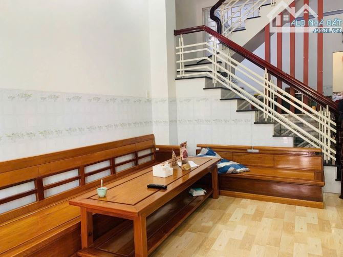 HẼM XE TẢI BẾN VÂN ĐỒN GIÁP QUẬN 1  HƠN 70M2 NGANG SIÊU BỀ THẾ NỞ HẬU