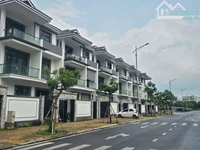 Bán Bt Himlam Đai Phúc . dt 220m . mt 9m . hướng TN . giá 19 tỷ