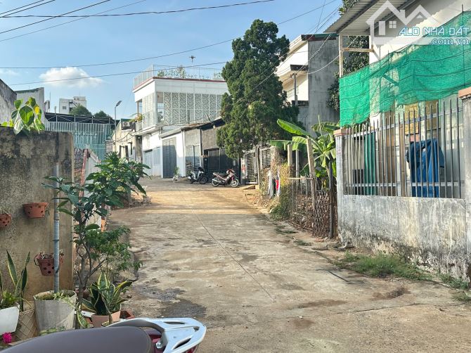 Nhà hẻm 53 Lê Duẩn cách ngã 6 hơn 1km