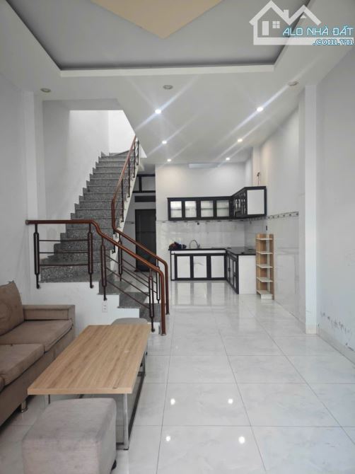 Nhà kiệt kiên cố đường TRẦN XUÂN LÊ thông CÙ CHÍNH LAN - vị trí đẹp .