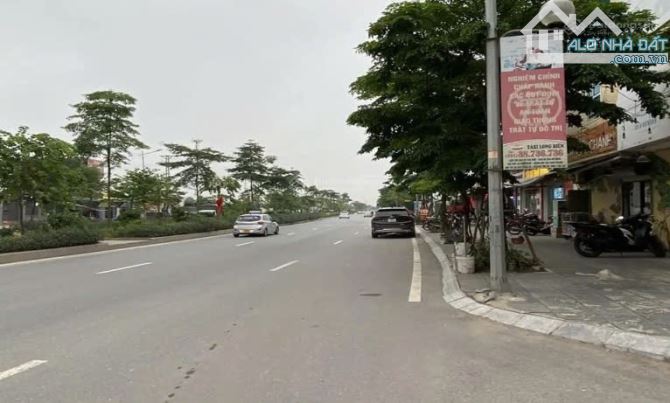 Cho thuê nhà nguyên căn Trâu Quỳ Lô góc, kinh doanh, mặt ô tô tránh. 70m, 2 tầng, 8,5 tr.