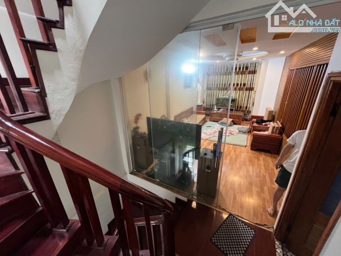 39M x 5 Tầng -Mễ Trì - Nam Từ Liêm.5 tầng 4 phòng ngủ full đồ- Ngõ nông ,ô tô đỗ gần
