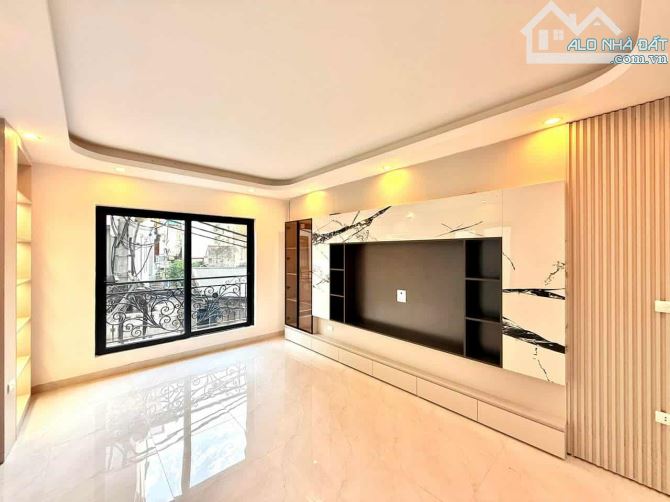 Bán nhà Khương Trung quận Thanh Xuân, DT 45m2, 5 tầng, ô tô vào nhà, giá rẻ 10.8 tỷ