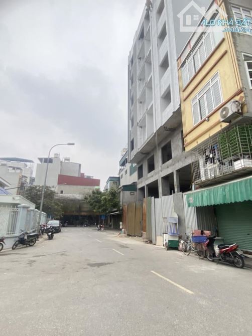 Phân Lô Nguyễn Xiển - Khu BL - Ô Tô Kinh Doanh Đỉnh - 50m2 *MT 5m - Ở Ngay - Giá Đầu Tư
