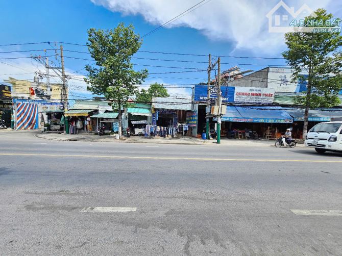 Nhà mặt tiền đường Nguyễn Thị Minh Khai, gần ngã tư Chiêu Liêu, 2373 Dĩ An