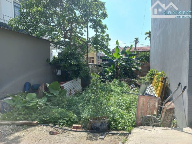 Lô góc 63m2 hai mặt ngõ cực đẹp ngay TT Phường Hoa Động giá 2,x tỷ.