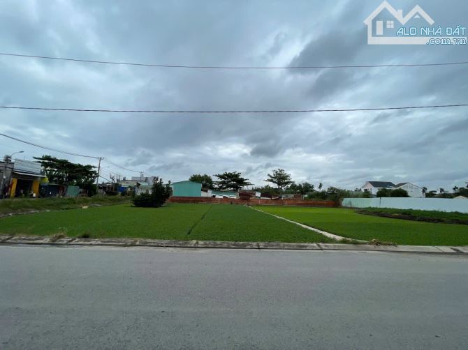 Bán 2600m2 đất NN mặt tiền Thạnh Xuân 14, Q12, giá 16 tỷ tl