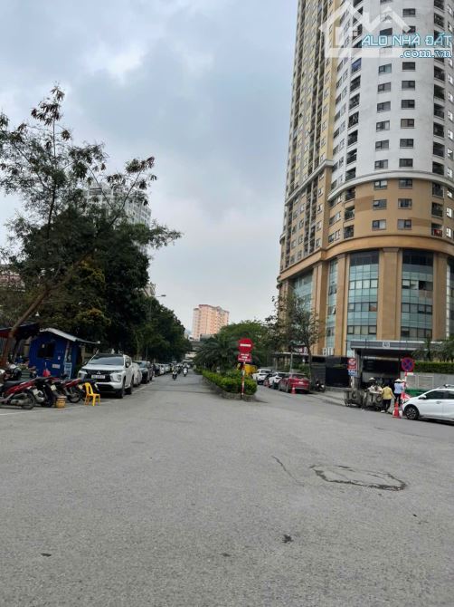 GIA ĐÌNH bán nhà mặt phố NGÔ GIA TỰ THANH AM 118m2 Kinh Doanh Đỉnh đường rộng 15m SĐCC