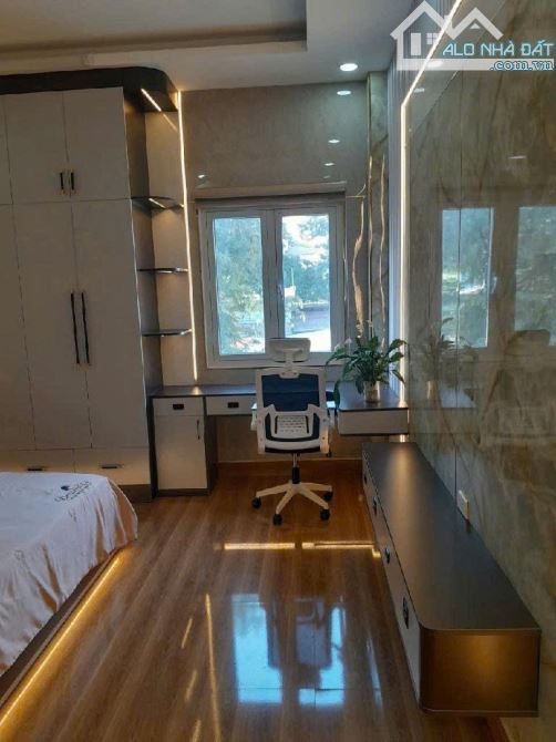 Nhà 4 tầng Mặt tiền đường Hiệp Thành 05, phường HT, Q12, dt 67,8m2 (4mx17m) FULL NỘI THẤT