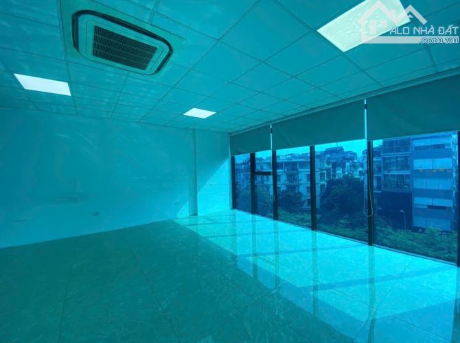 Đang trống sàn tòa nhà văn phòng, view đẹp, thoáng ngay mặt đường lớn