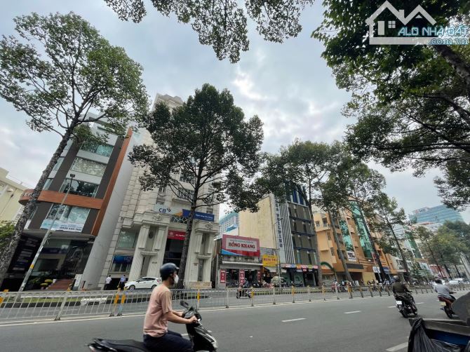 Bán building khan hiếm MT Trần Hưng Đạo, Quận 5, DT 12 x 30m, HĐT 700tr/th, giá 245 tỷ