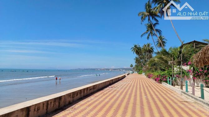 Bán lô đất vuông vắn diện tích 400m2 mặt tiền đường Hòa Bình, Hàm Tiến , TP Phan Thiết