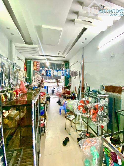 Nhà đẹp 4,5 tầng đất 92m2 mặt tiền Ngô Quyền cạnh Vincom - Cầu Sông Hàn Đà Nẵng 10.9 tỷ