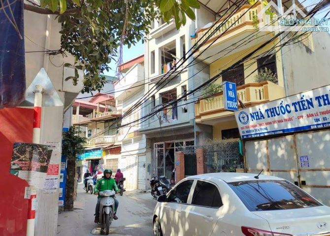 Đất Tây Mỗ, Q. Nam Từ Liêm, dt 33m2, MT 4.3m , Ô tô đỗ cửa , Kinh doanh tốt, Giá 4.45 tỷ