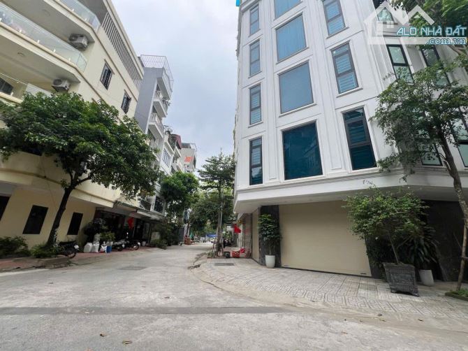 bán đất liền kề phân lô dọc bún la khê, 50m2, mt 5m, vỉa hè 3m, đường 17m, 13 tỷ