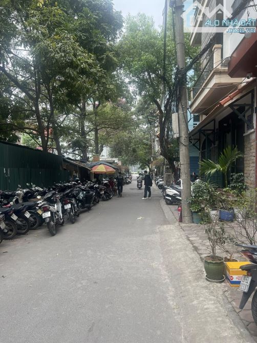 BÁN NHÀ DÒNG TIỀN PHỐ CẦU GIẤY - DOANH THU 120 TRIỆU/THÁNG - GẦN PHỐ - Ô TÔ ĐỖ CỬA - 17TY