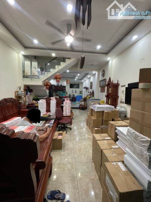 Bán nhà Phan Văn Trị, phường 10, Gò Vấp, xe hơi ngủ trong nhà, 75m2, 3 tầng, giá 13 tỷ