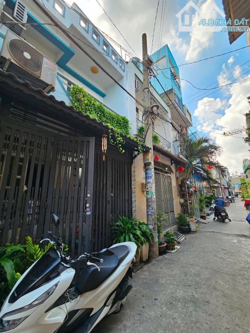 Bán nhanh nhà đường số 4 Bình Tân sát bên Lê Trọng Tấn gần 40M nở hậu HXH 2tầng SHR 3,8 tỷ