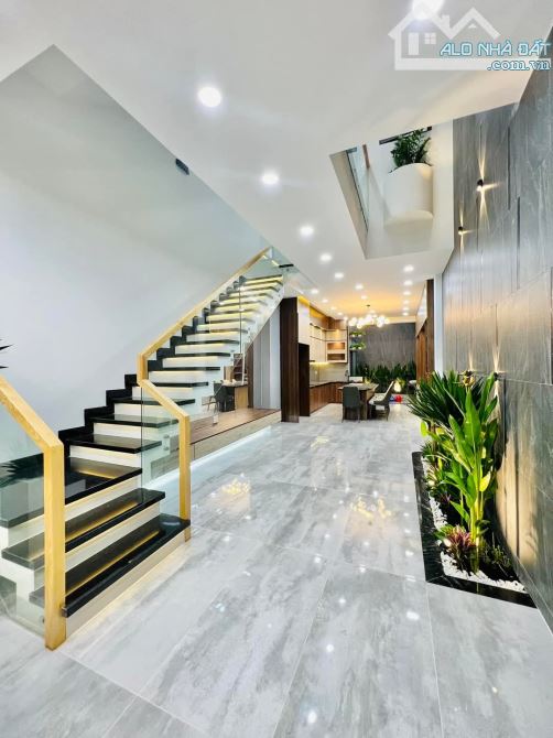 NHÀ ĐẸP HÀ ĐÔNG CHỈ HƠN 5,X TỶ - 5 TẦNG NỞ HẬU- NGÕ RỘNG- CÓ CHỖ ĐỂ Ô TÔ GẦN