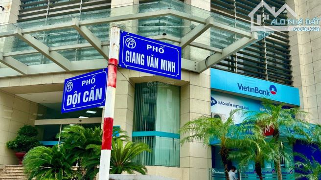 Bán mặt phố Đội Cấn - 58m2 x 5 tầng - thuê 50 triệu/tháng - vỉa hè - kinh doanh- chỉ 22 tỷ