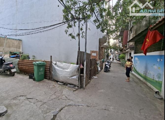 10.86 tỷ/79 M2/ 5.5 M tiền/ Lô góc. Ô Tô.Thạch bàn