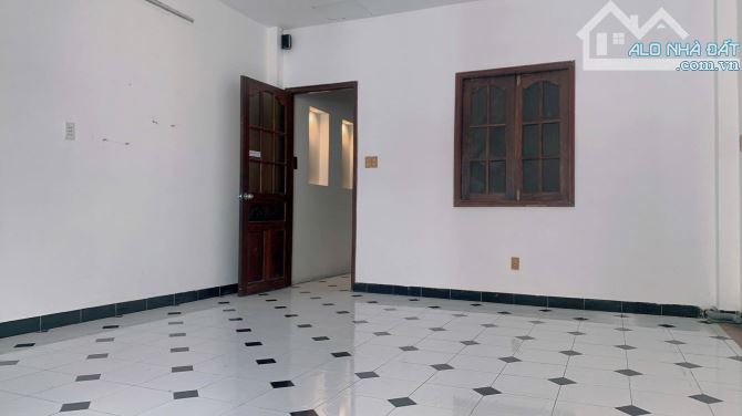 NGỘP NGÂN HÀNG BÁN GẤP TRONG THÁNG – MẶT TIỀN HUỲNH VĂN BÁNH – 73M² – 3 TẦNG