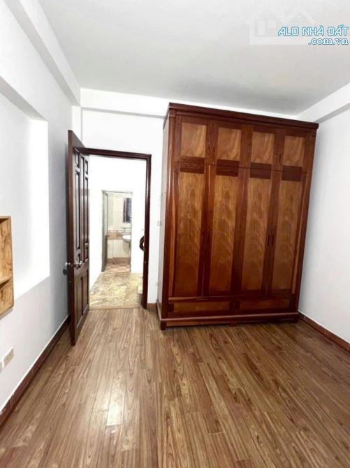 Bán nhà Yên Hoà, dt 30m2,  5 tầng dân xây, gần ô tô tránh