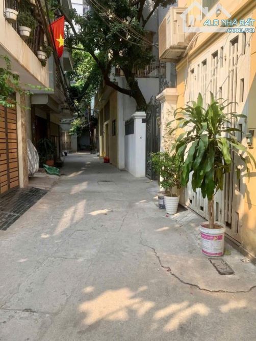🔥 Nhà Đẹp Kim Giang – 5 Tầng, Ô Tô Đỗ Cửa – Cách Phố 20m – Chỉ 5.5 Tỷ!