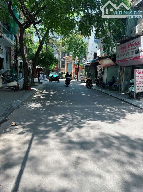 Mặt phố Lạc nghiệp, Vỉa hè, Ô tô tránh, KD đỉnh, dt 46m, 4 tầng KCBT, mt 3.8m. Giá 18.5 tỷ