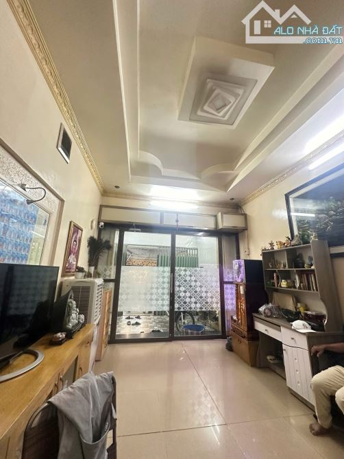 Nhà 4 tầng MT KD Lê Văn lương Tân Quy, chỉ 10.5 tỷ