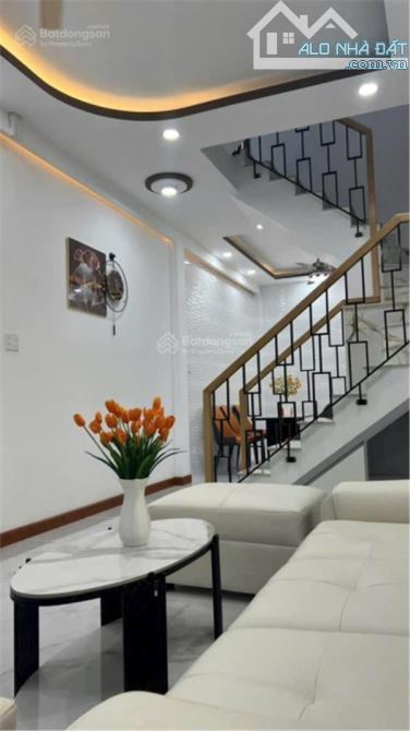 🏡 Bán nhà Ngô Gia Tự, Q.10, thiết kế hiện đại, 8 tỷ!