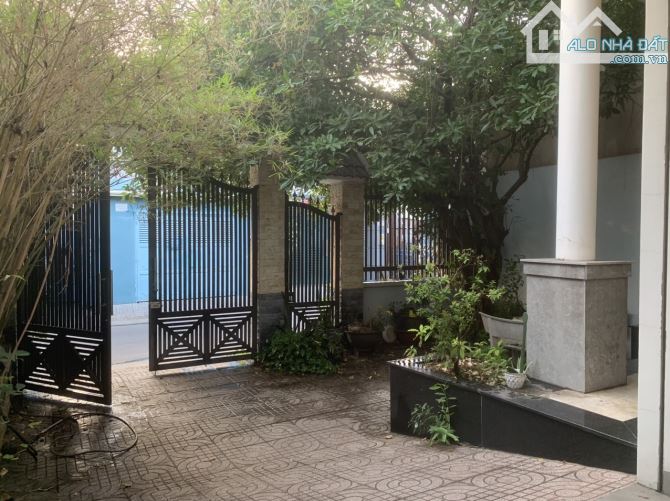 Bán nhà đi nước ngoài DT:200m2 (8x25)- biệt thư MIni 1 trệt- 1 lầu - 10