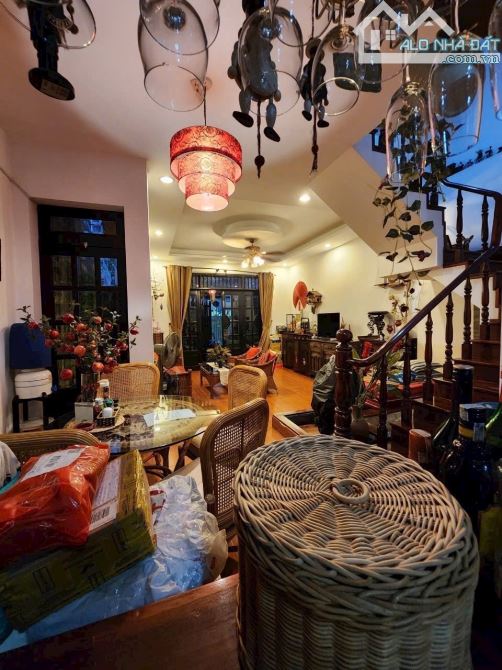 Bán villa 2 mặt tiền đường lớn 16m khu biệt thự VIP ven sông Đặng Thùy Trầm 4 tầng 190m2 - 10