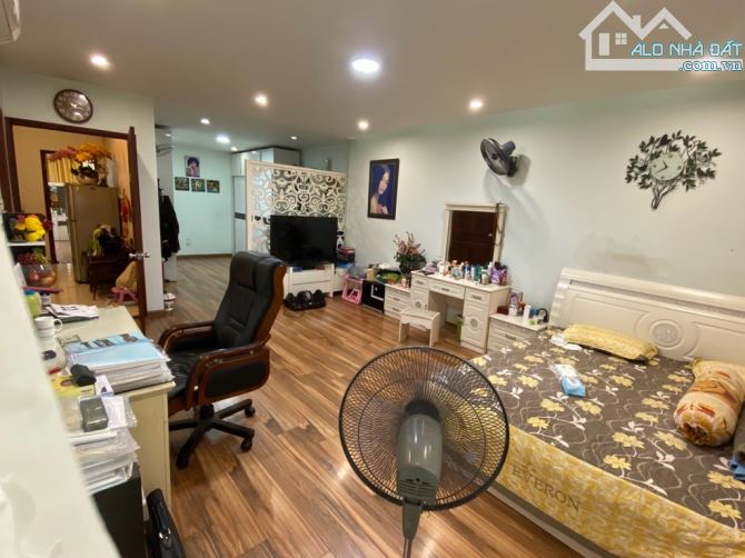 Bán Biệt thự 4 lầu đẳng cấp ngay Q.3 Lê Văn Sỹ ngang 8m 160m2 có hầm NT cao cấp 41.5 tỷ. - 10