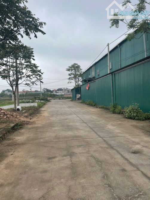 Đất đẹp đường to mặt tiền rộng giá rẻ Đình Tổ Thuận Thành DT 102m2 . Giá 4 tỷ - 1