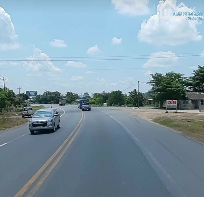 7,5 sào đất đẹp 3 mặt tiền QL1A cách nút giao cao tốc 5,5km - 1