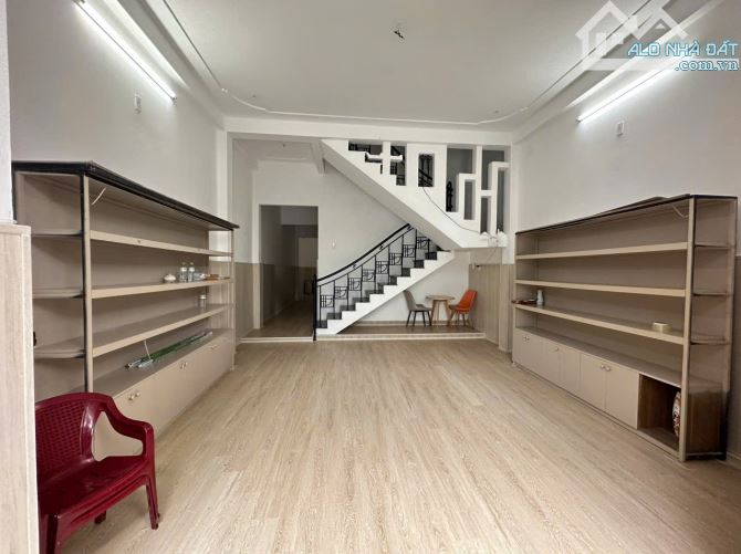 Nhà 2 Tầng Đường 7m5 Ngô Thì Hương Công Năng : 4p Ngủ 2wc  Diện Tích : 100m ngang 5m Hướng - 1