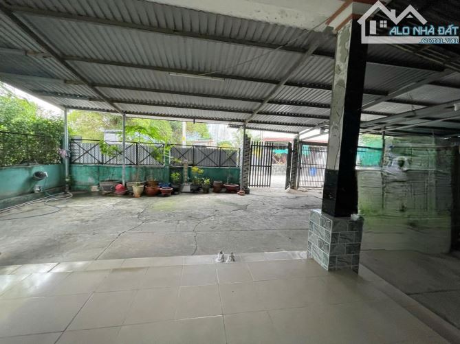 Nhà đẹp ở ngay Gần chợ Hóc Môn  Ngang hơn 9m. DT hơn 210m2 chỉ có 4.5 tỷ - 1