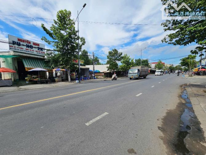 Nhà mặt tiền đường Nguyễn Thị Minh Khai, gần ngã tư Chiêu Liêu, 2373 Dĩ An - 1