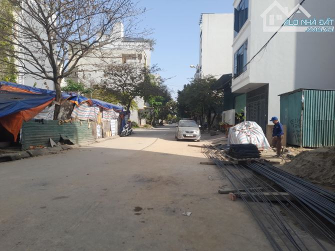 ĐẤT ĐẤU GIÁ ĐỒNG MAI LÔ GÓC ĐƯỜNG THÔNG 2ÔTÔ TRÁNH - 1
