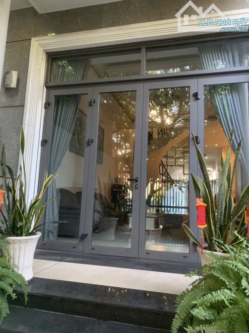 Bán nhà đi nước ngoài DT:200m2 (8x25)- biệt thư MIni 1 trệt- 1 lầu - 1