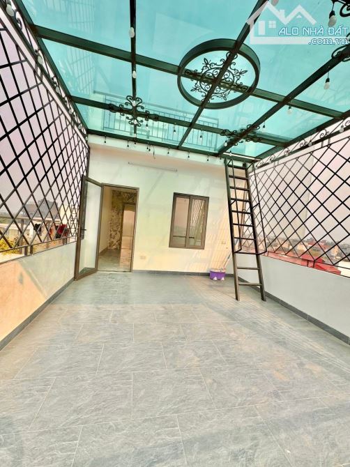 Bán nhà Ngã Tư Sở, DT 62m2 x 5T, MT 5m , lô góc 3 thoáng, nhà đẹp ở ngay, giá 11 tỷ 9 - 1