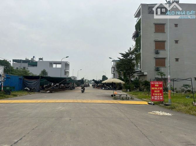 giá 4,1 tỷ. Diện tích rộng 103m2, mặt tiền 5m cực đẹp,  Pháp lý đầy đủ, 
2 mặt thoáng - 1