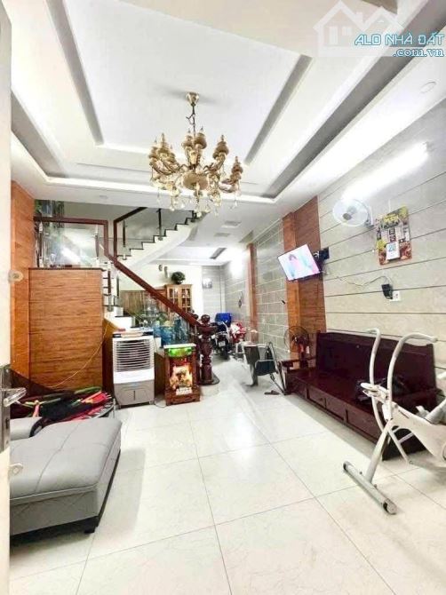 Mặt tiền đường Tân Trang - Lý Thường Kiệt - DT 48m2 4.5x11m - 2 lầu ST - Chỉ 8.5 tỷ tl - 1