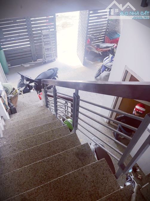 CHDV - KẾ BÊN ĐẠI HỌC CÔNG THƯƠNG - HẺM 6M - 71M2 - GIÁ 8.X Tỷ - 1