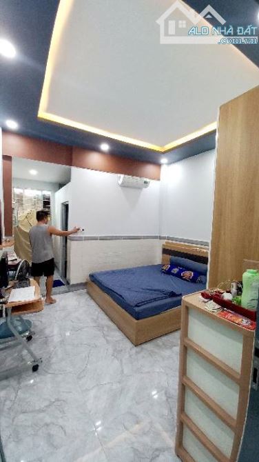 BÁN GẤP NHÀ HXH .SHR. DT: 55 M2. 2 TẦNG. CHỈ 5.5 TỶ. Đ NGUYỄN VĂN QUỲ.KẾ PMH. QUẬN 7. - 1