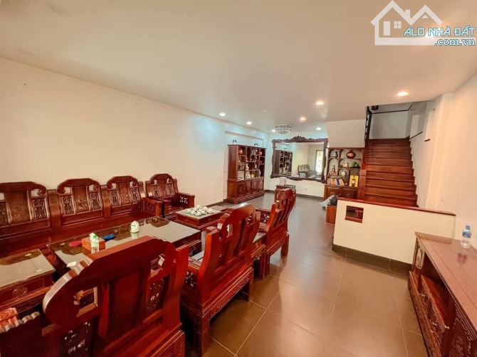 BÁN NHÀ TRUNG KÍNH 105m2 SỔ. GARA 2 Ô TÔ - 2 Ô TÔ TRÁNH TRƯỚC NHÀ. VĂN PHÒNG ĐỈNH