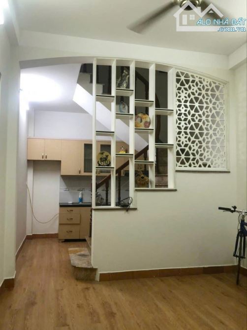 Bán nhà Yên Hoà, dt 30m2,  5 tầng dân xây, gần ô tô tránh - 1