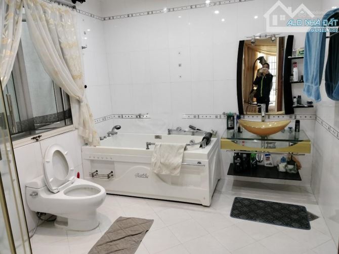 BÁN BIỆT THỰ VÕ THỊ SÁU, PHƯỜNG 2, TP VŨNG TÀU ( DT: 114M2) + 1tr3l + SHC + GIÁ 11 TỶ - 1
